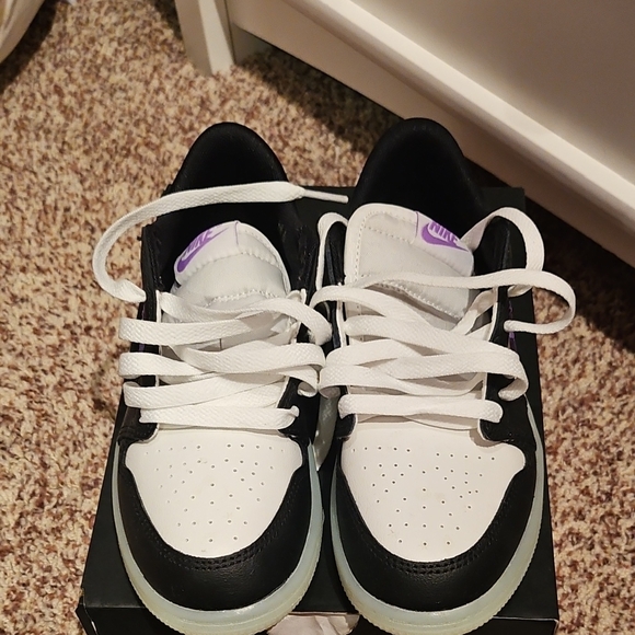 Jordan 1 Retro Low - Picture 1 of 4